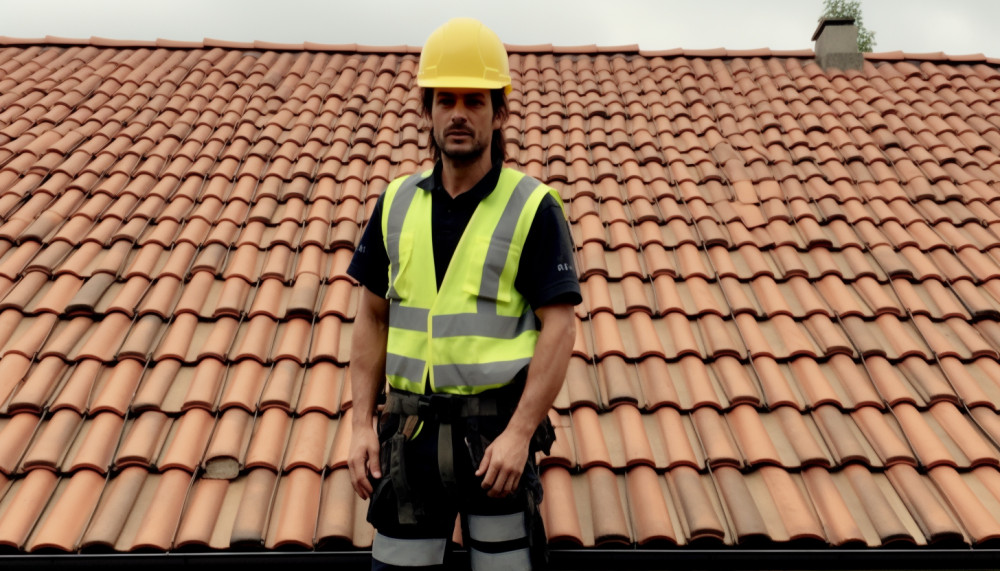 Travaux - Les avantages de choisir un couvreur professionnel pour la rénovation de toiture à Biot